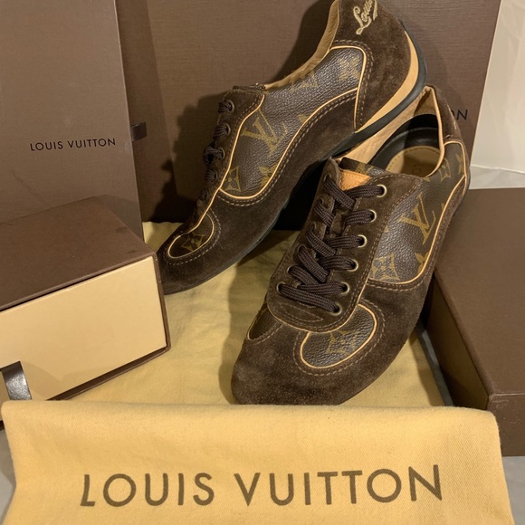 Classic Louis Vuitton Sneakers - Picture 5 of 6